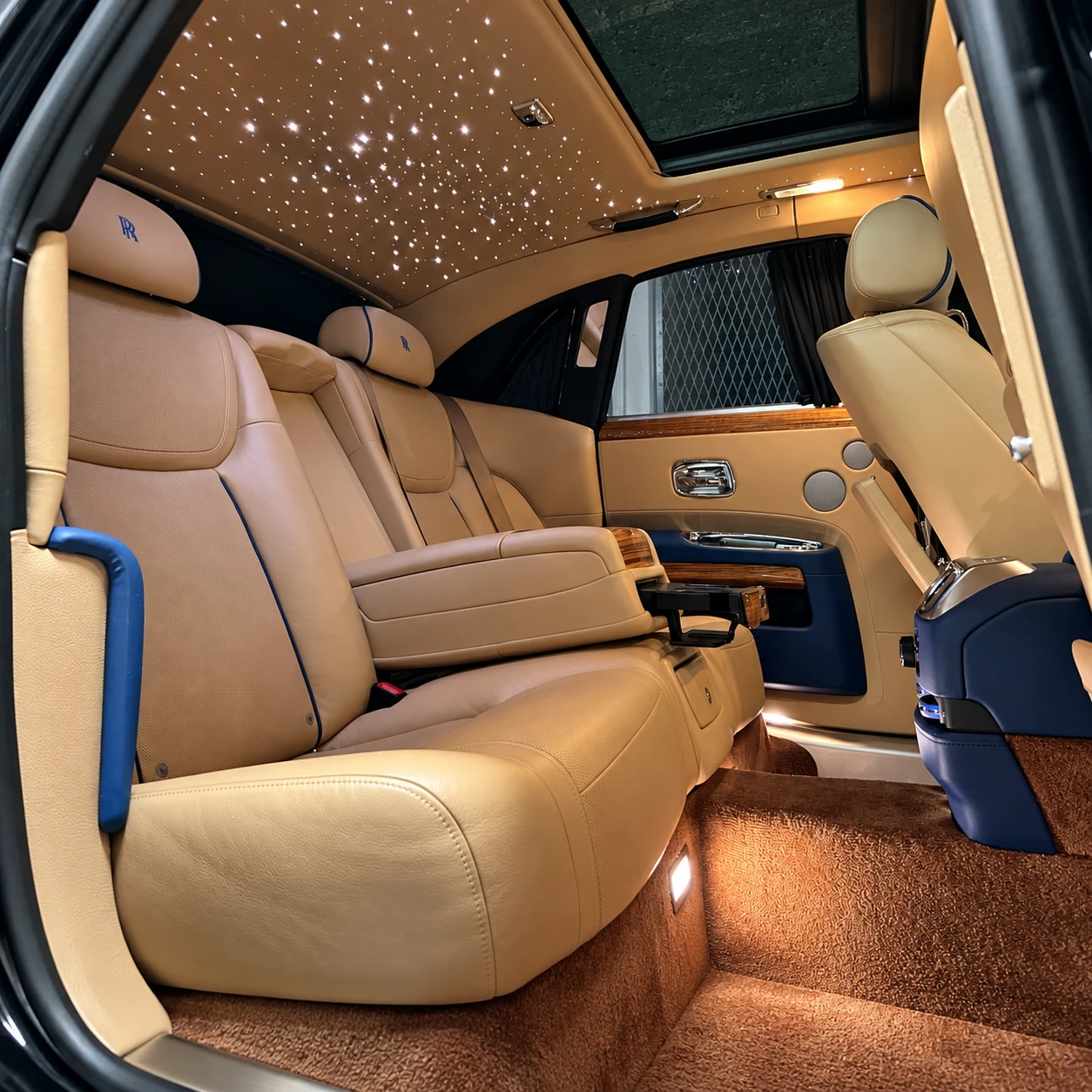 Rolls-Royce Ghost — habitacle beige et sièges arrière